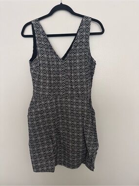 GAP Sleeveless V-Neck Black and White Patterned Dress